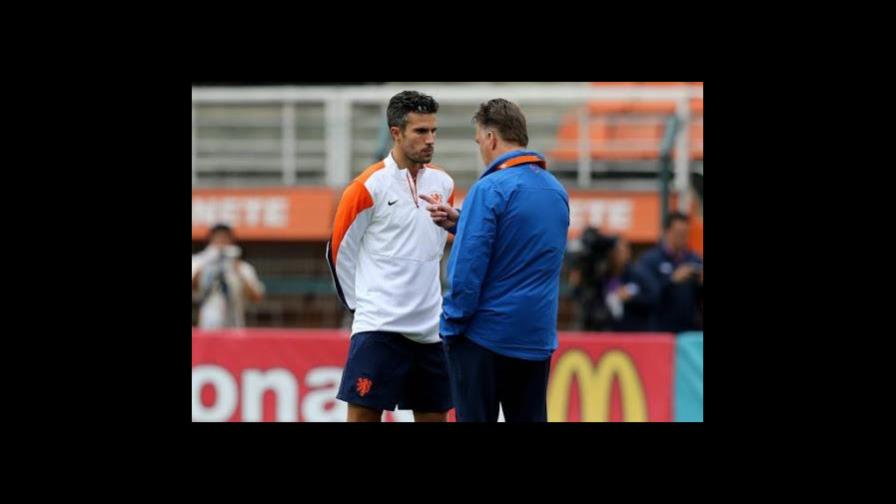 Van Persie revela que Van Gaal lo abofeteó en el Mundial del 2014