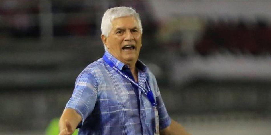 Entrenador de fútbol apela a la justicia para dirigir ante orden de encierro en Colombia