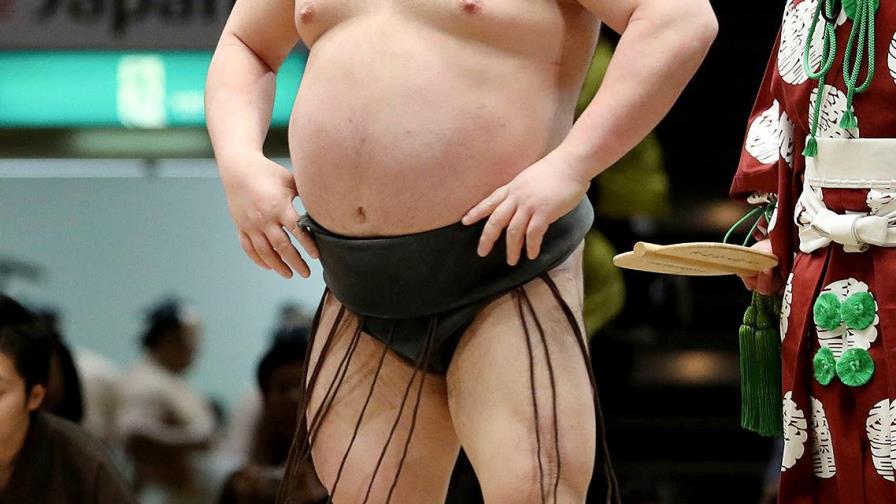 Muere en Japón luchador de sumo de 28 años tras contraer coronavirus