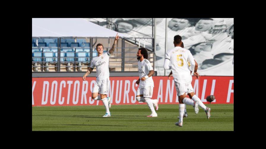 Real Madrid gana al Eibar y sigue pegado al Barcelona Real Madrid gana al Eibar y sigue pegado al Barcelona