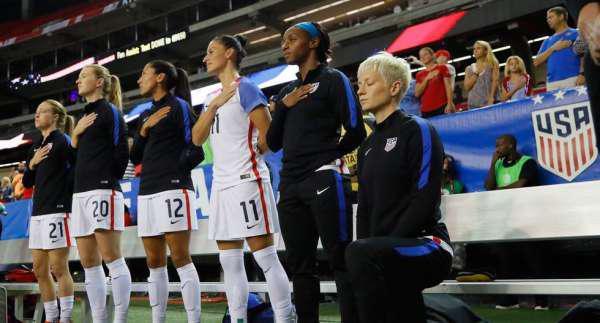 Federación de fútbol de Estados Unidos deroga prohibición de protestar durante himno