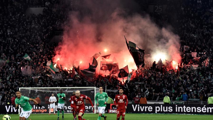 Nueve heridos en una pelea entre fanáticos del Saint-Etienne y del Lyon Nueve heridos en una pelea entre fanáticos del Saint-Etienne y del Lyon