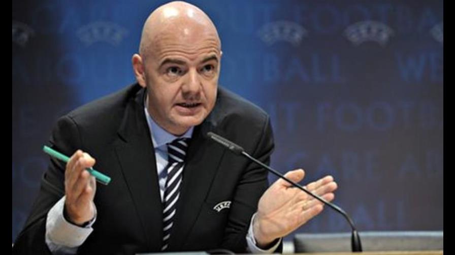 Las relaciones confusas de Gianni Infantino dejan en situación embarazosa a la justicia suiza