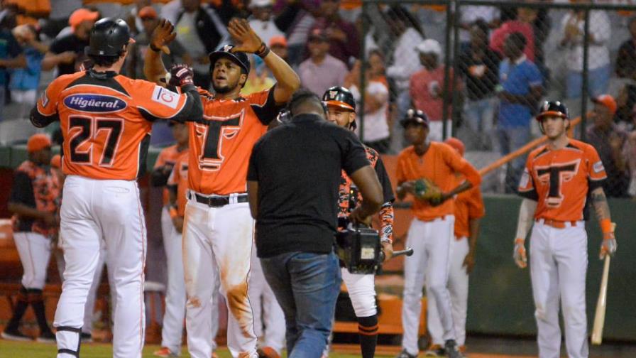 Águilas caen ante Toros y ceden terreno en el cuarto lugar