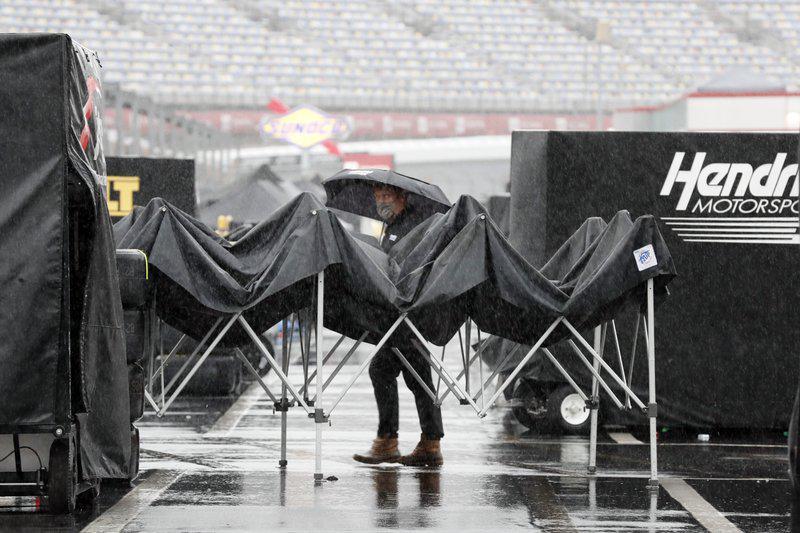 La Carrera de NASCAR en Charlotte, pospuesta por lluvia