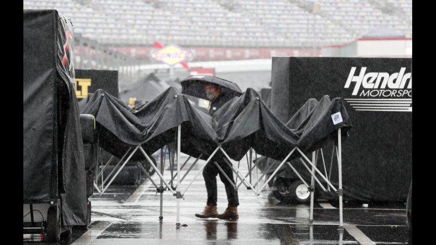 La Carrera de NASCAR en Charlotte, pospuesta por lluvia
