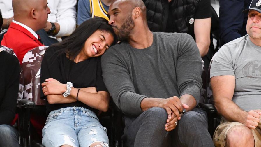 Familias de las víctimas del accidente de Kobe Bryant presentan demanda por homicidio