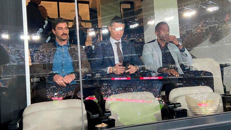Cristiano Ronaldo asiste al Clásico en el Bernabéu Cristiano Ronaldo asiste al Clásico en el Bernabéu