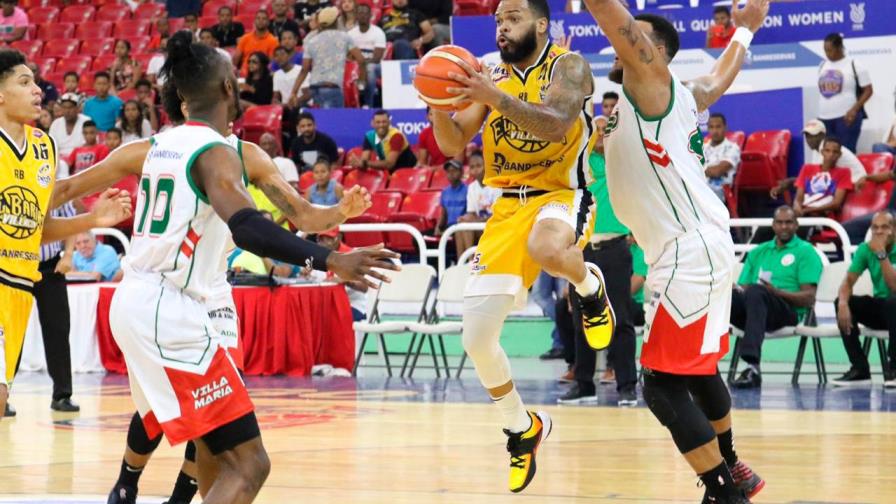 Rafael Barias gana su primer partido en el baloncesto del Distrito
