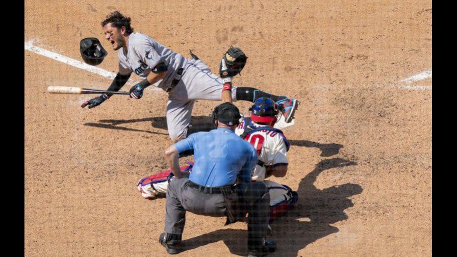 Marlins vencen a Filis bajo temor de casos COVID-19 Marlins vencen a Filis bajo temor de casos COVID-19