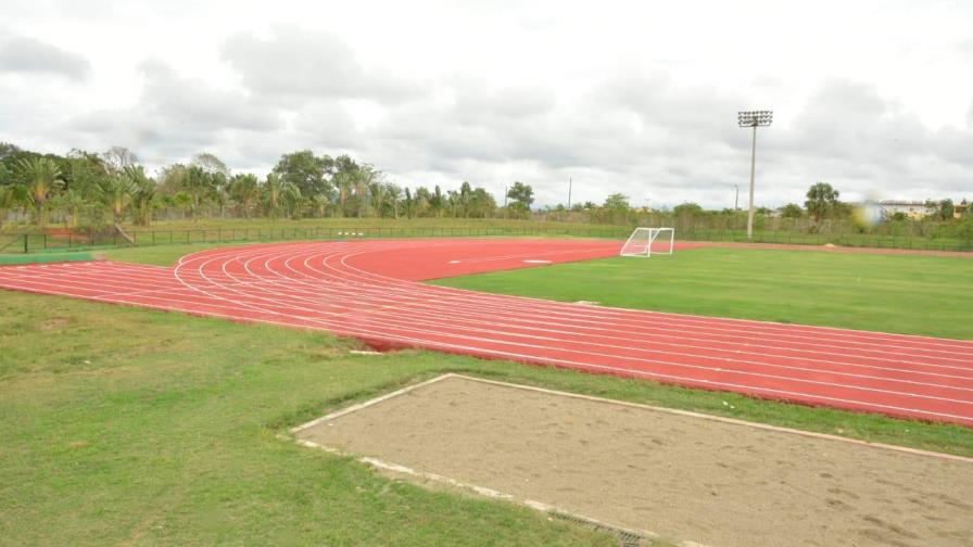 Ministro de Educación entrega a Monte Plata pista de atletismo; contratan monitores deportivos Ministro de Educación entrega a Monte Plata pista de atletismo; contratan monitores deportivos