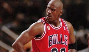 La chaqueta que Jordan us&oacute; en su &uacute;ltimo partido con los Bulls, se subastar&iacute;a por US$ 100 millones