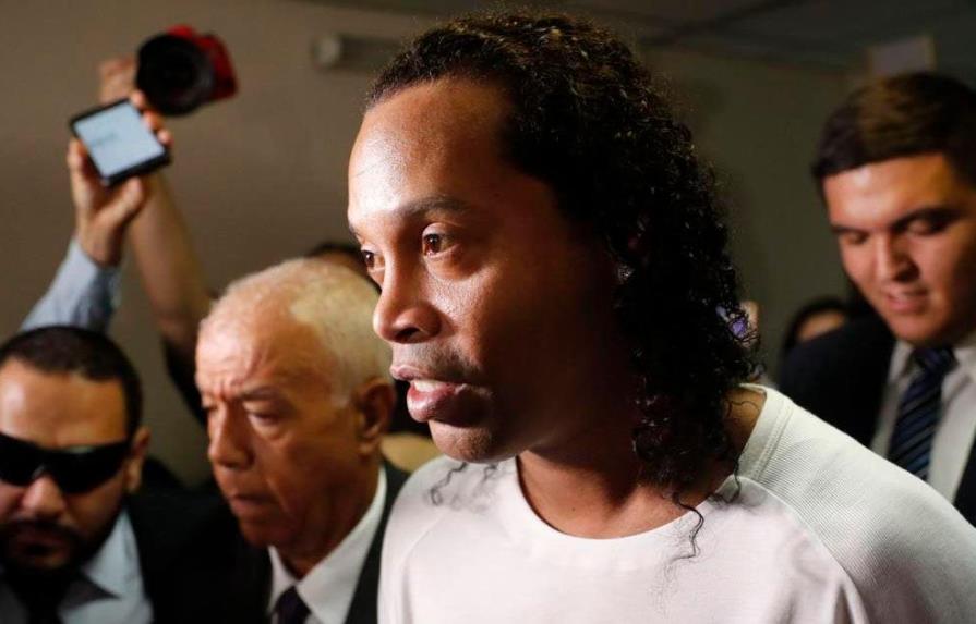Defensa de Ronaldinho apela la prisión preventiva en busca de su libertad