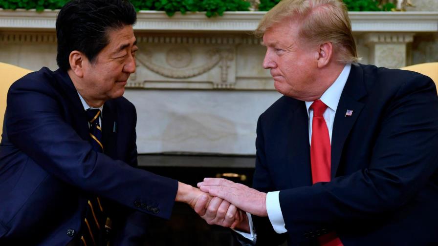 Abe dice a Trump que Japón sigue preparando los Juegos Olímpicos sin cambios sobre fechas