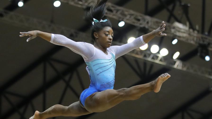 Simone Biles gana cuarto torneo mundial de prueba combinada