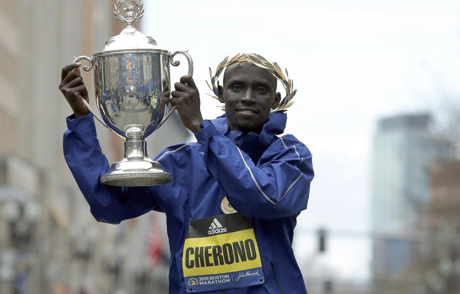 El Keniano Cherono gana Maratón de Boston en final electrizante