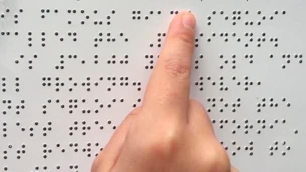 Fundéu BBVA: “braille” se pronuncia /bráiye/