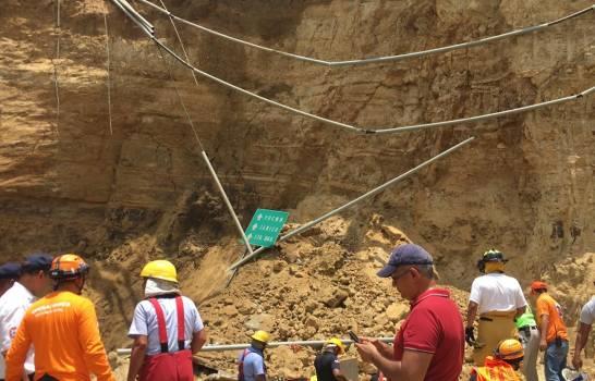 Empresa a cargo de construcción que sufrió derrumbe en Santiago dice que tenía permisos