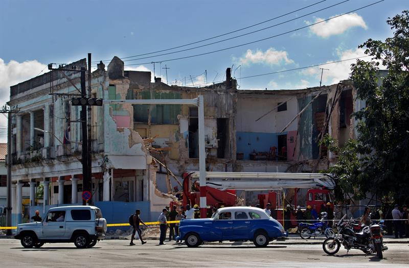 Al menos un fallecido por el derrumbe parcial de un edificio en La Habana