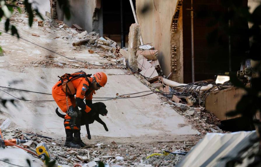 Suben a ocho los muertos por dos edificios derrumbados en Río de Janeiro