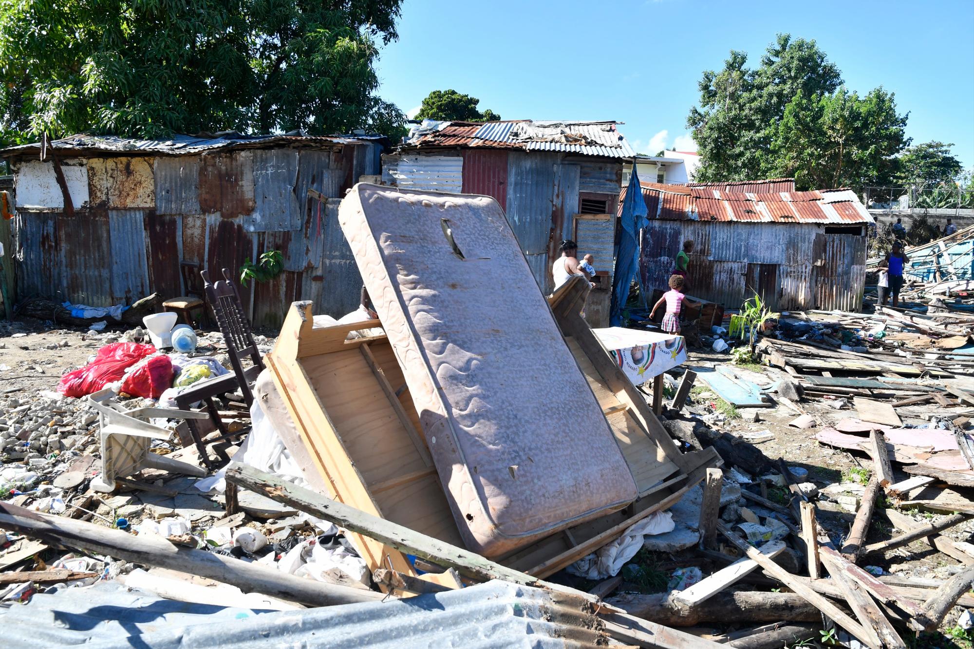 Según empleados de Urbe, en la mañana de este jueves se destruyó alrededor de 50 viviendas que no estaban en el censo cuando se hizo, por lo que las familias que vivían en ella no fueron compensadas.
