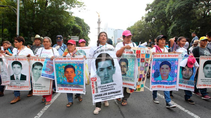 Ayotzinapa, la tragedia que conmocionó México a la deriva al cumplir 5 años