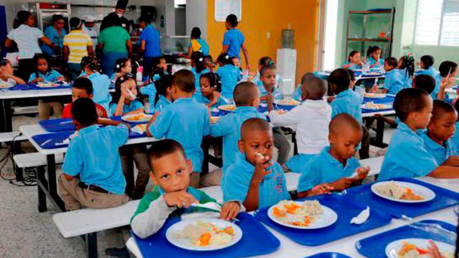 Servirán desde este lunes el almuerzo escolar en la tanda extendida Servirán desde este lunes el almuerzo escolar en la tanda extendida