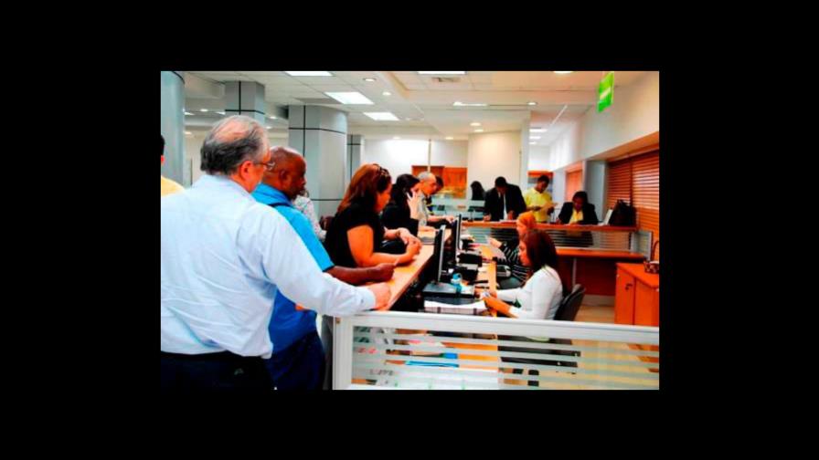 Ordenan empleados públicos vuelvan al trabajo presencial 