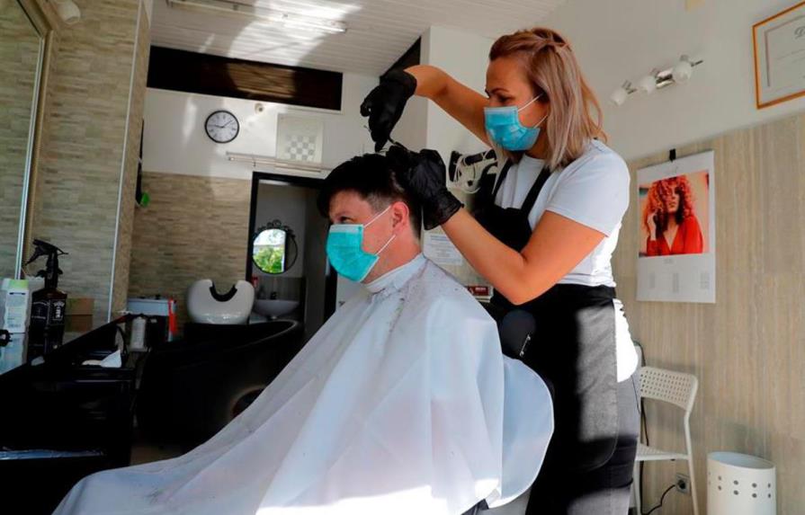 Mascarillas evitaron un brote de coronavirus en una peluquería de EEUU, dice estudio