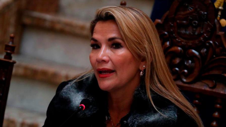 Ordenan arrestar a la expresidenta interina de Bolivia por la crisis de 2019