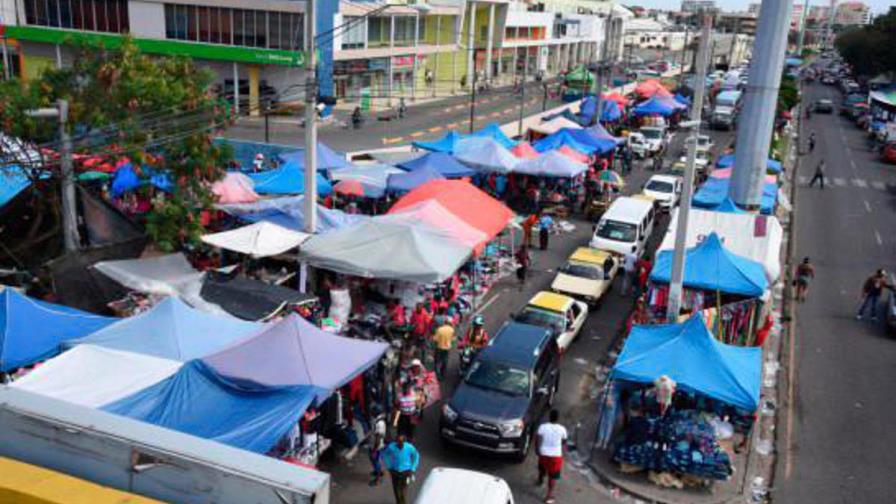 Moradores se oponen a instalación de mercados de pulgas cerca de su residencial Moradores se oponen a instalación de mercados de pulgas cerca de su residencial