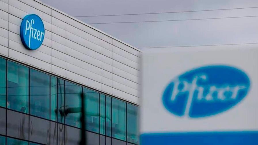 Los inversores aúpan moderadamente a Pfizer tras mejora de datos de su vacuna