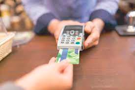 Prohibirían informar antecedentes financieros de titulares y beneficiarios de tarjetas de crédito
