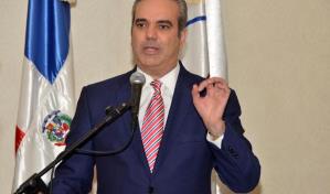Luis Abinader critica “sobreprecios” en licitaciones de insumos médicos para COVID-19