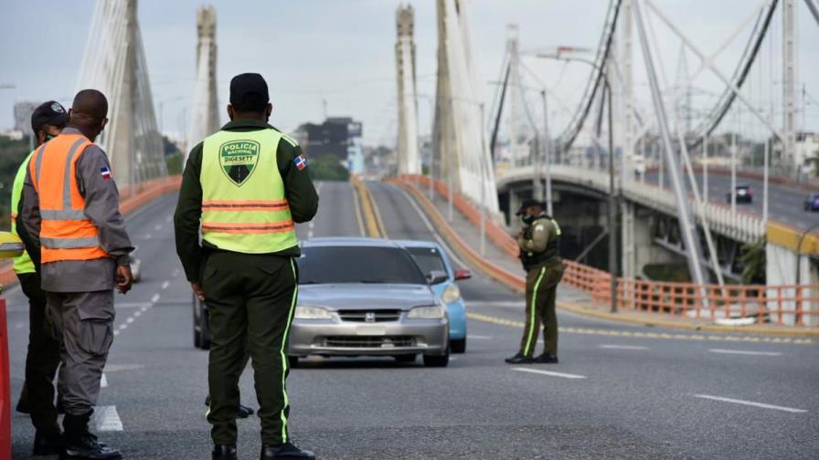 Diputados a favor y en contra de que Gobierno flexibilizara horario del toque de queda