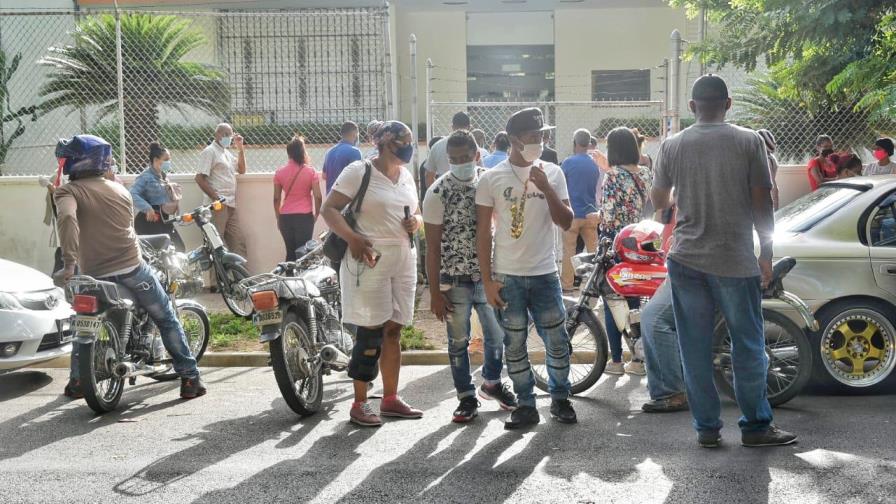 Siguen las aglomeraciones en el Laboratorio Nacional 