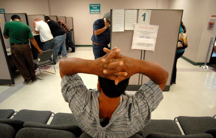 Aumentan en 70,000 las solicitudes de seguro por desempleo en Estados Unidos