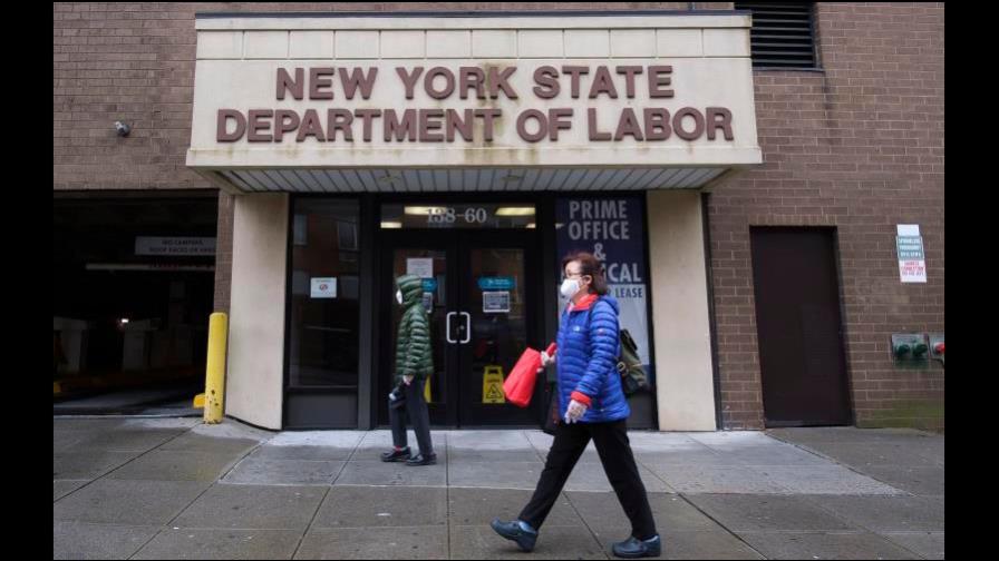 Bajan a 576,000 las solicitudes semanales de subsidio por desempleo en EE.UU.