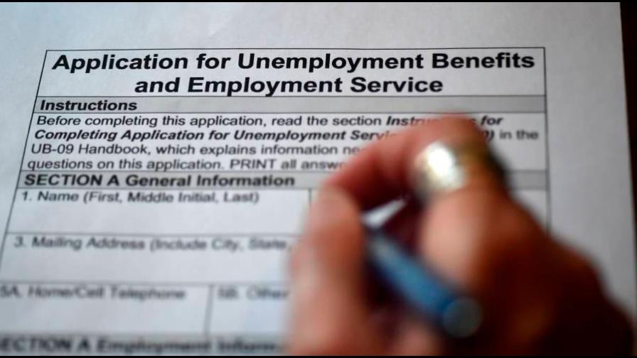 Los solicitudes semanales de subsidio por desempleo caen a 498,000 en EE.UU.