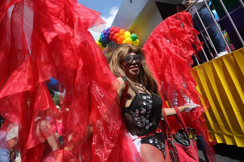 Masiva  marcha de la comunidad LGBT en Ciudad de México