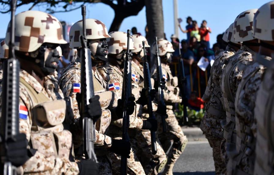 Realizan desfile militar por 176 aniversario de la Independencia Nacional 