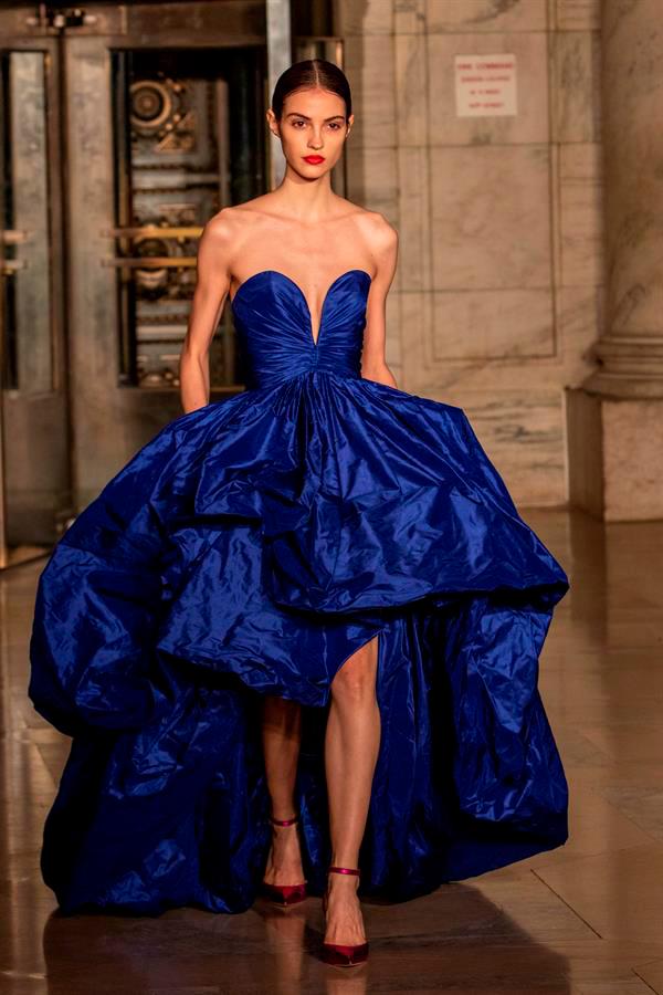 El desfile se realizó en la histórica Biblioteca Pública de Nueva York.