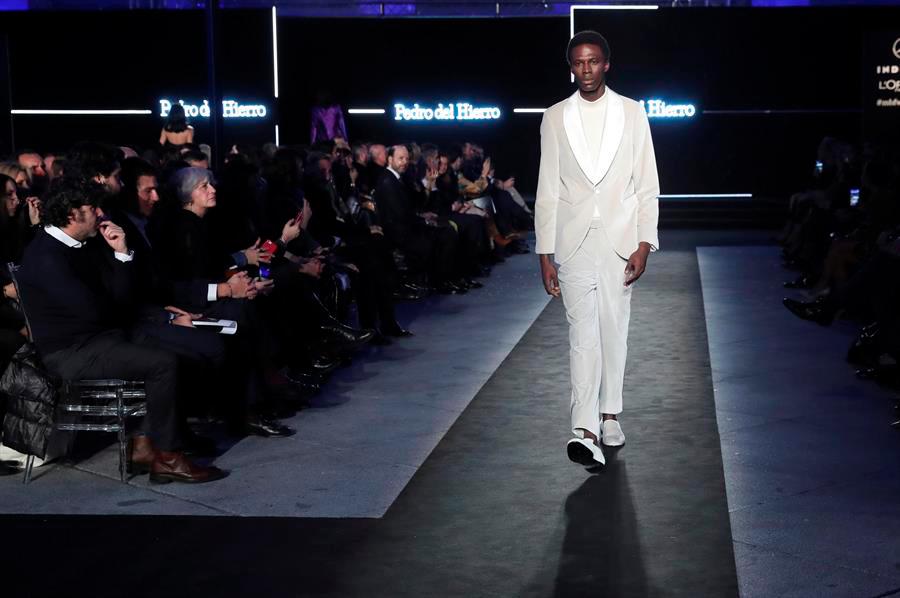 El desfile de Pedro del Hierro se realizó en el Palacio de Cibeles.