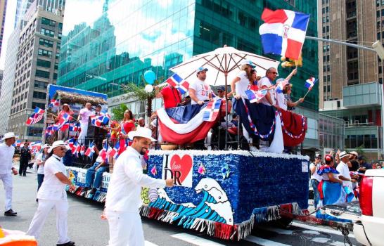 Dominicanos celebran con desfile en Nueva York sus aportes a EEUU