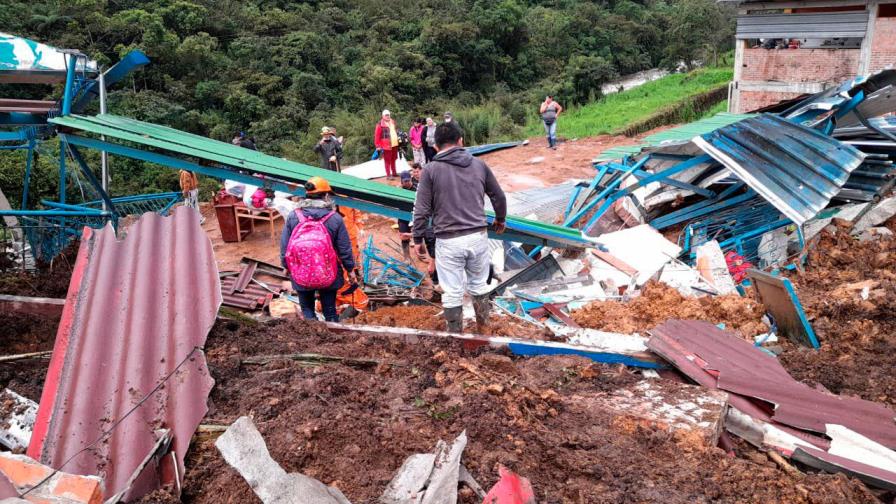 Al menos 12 muertos y 10 heridos en Colombia por deslizamiento de tierra