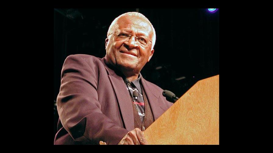 Hospitalizan a Desmond Tutu a sus 88 años por una infección recurrente