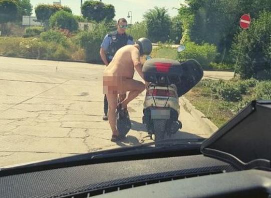Detienen hombre por conducir moto desnudo en Alemania 