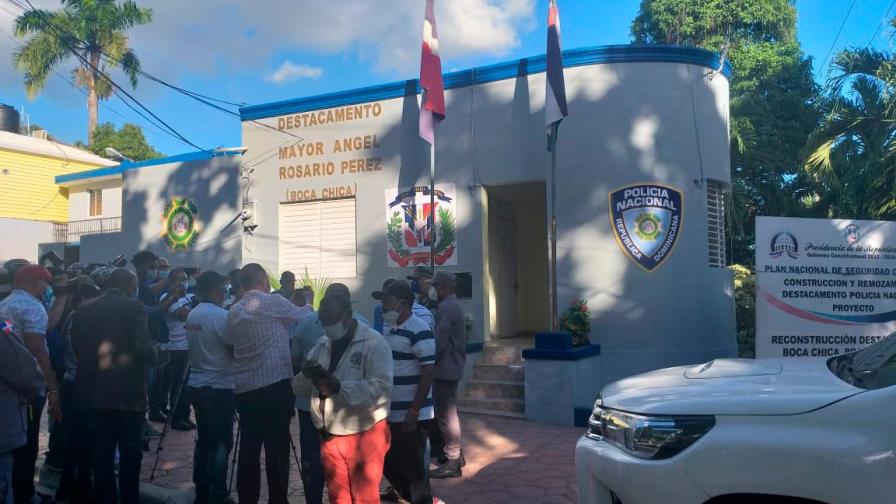Amplían vigilancia policial en Boca Chica para evitar aglomeraciones y hacer cumplir toque de queda