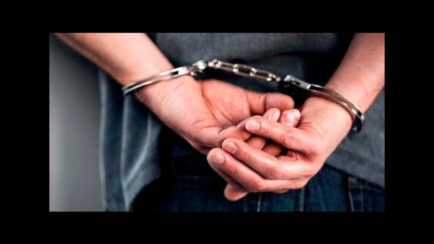 Apresan a dos hombres que mataron a otro en Azua para robarle 300 pesos Apresan a dos hombres que mataron a otro en Azua para robarle 300 pesos
