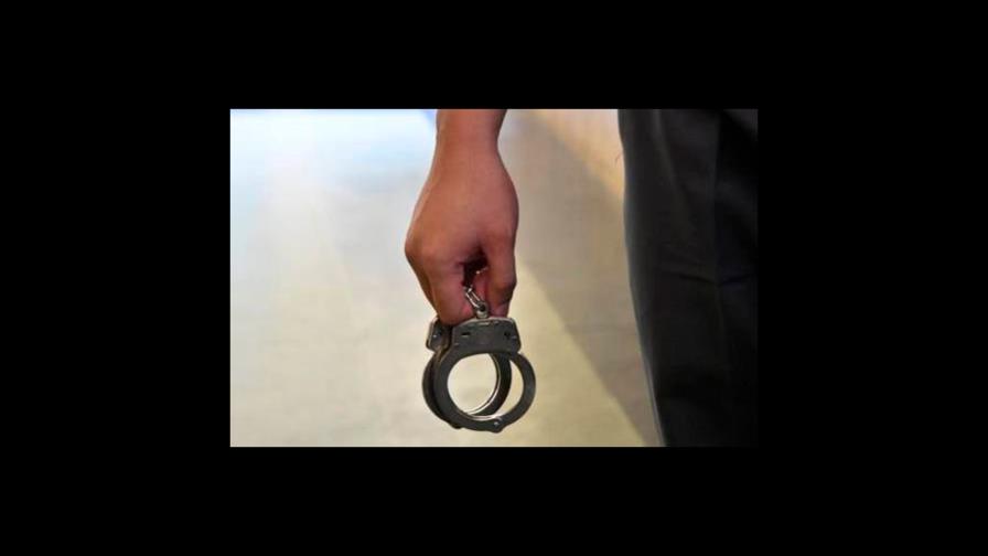 Ordenan reparar daño a médico detenido por caso de COVID-19 en México